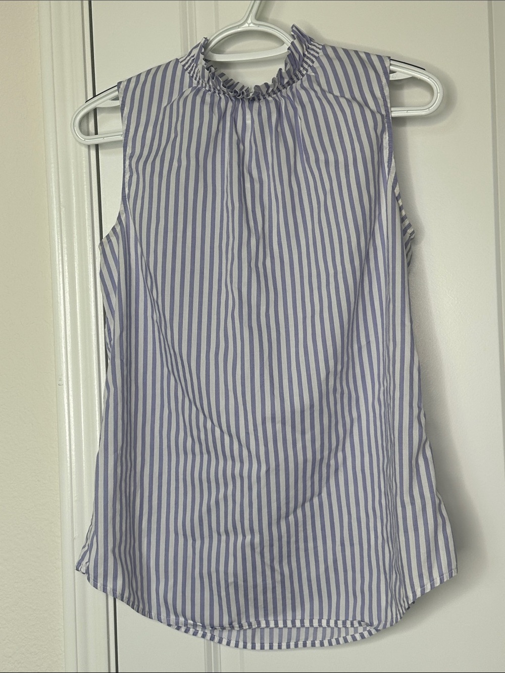 Banana Republic Sleeveless Lavender Blue Striped Ruffle Neck Top